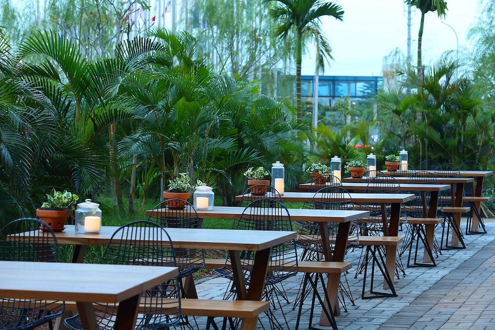 Hotel Santika Premiere Ice - Bsd City Serpong Kültér fotó