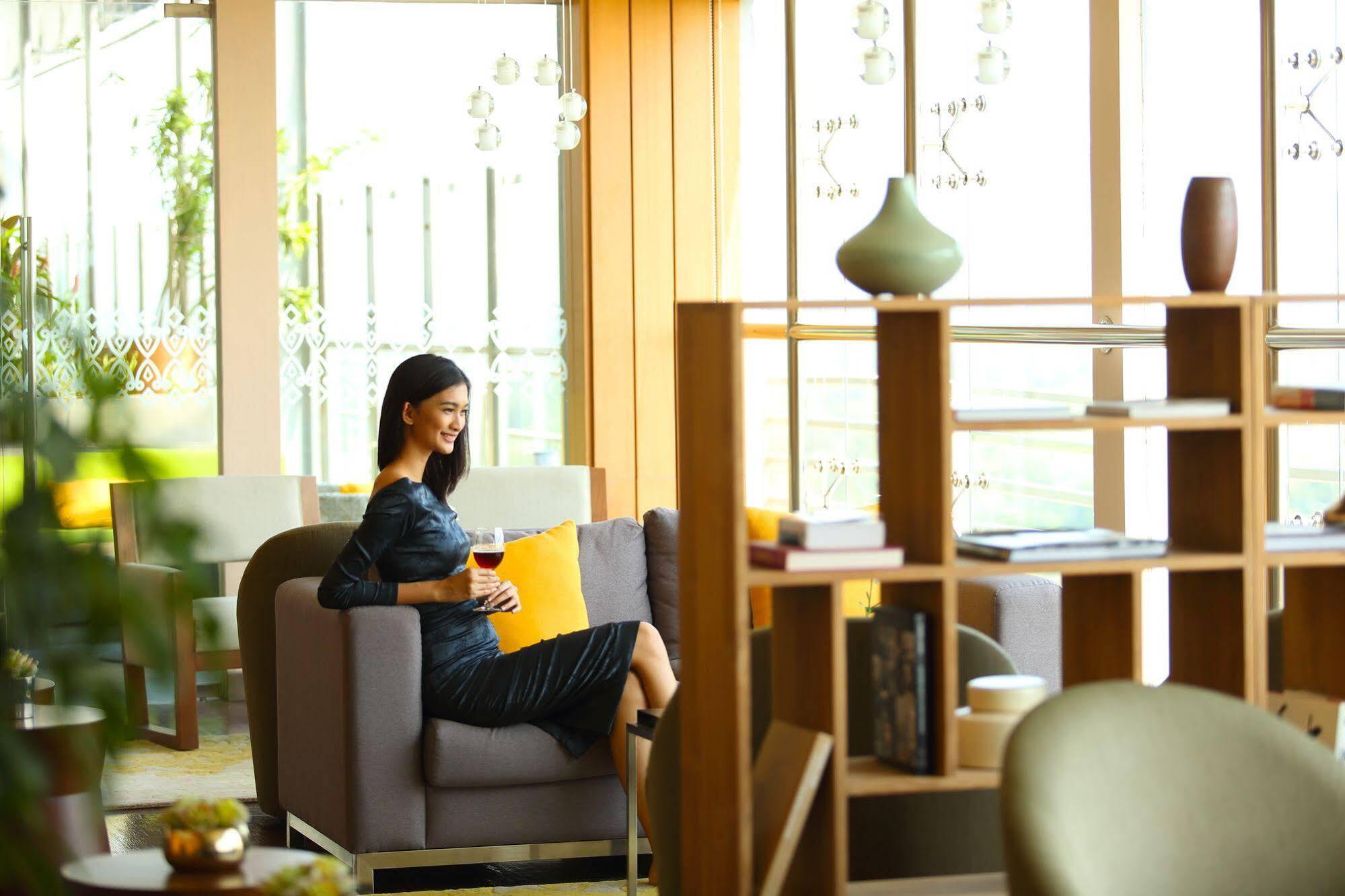 Hotel Santika Premiere Ice - Bsd City Serpong Kültér fotó