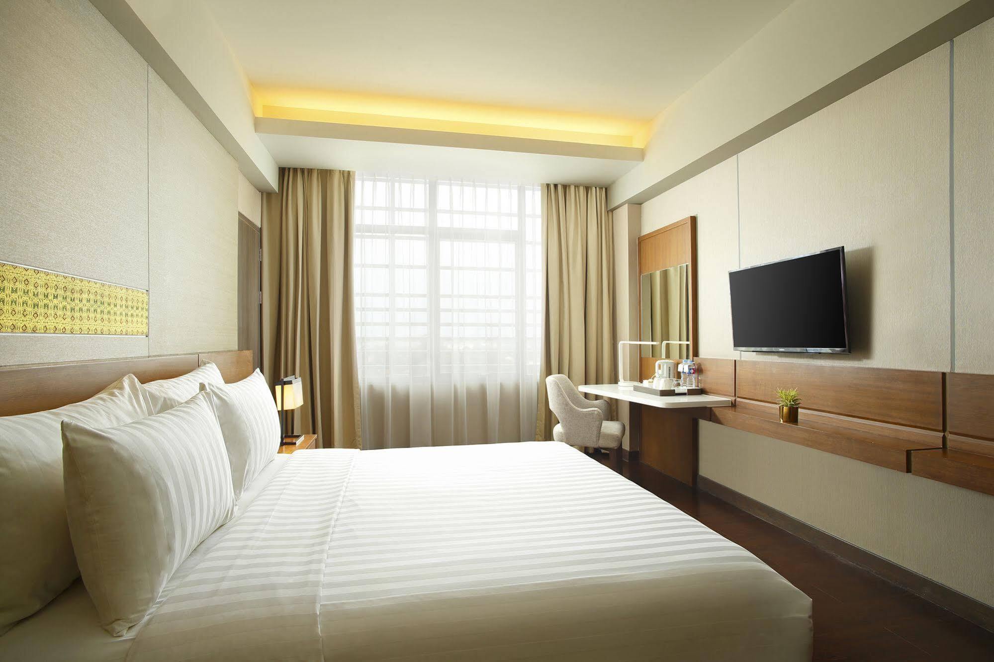 Hotel Santika Premiere Ice - Bsd City Serpong Kültér fotó