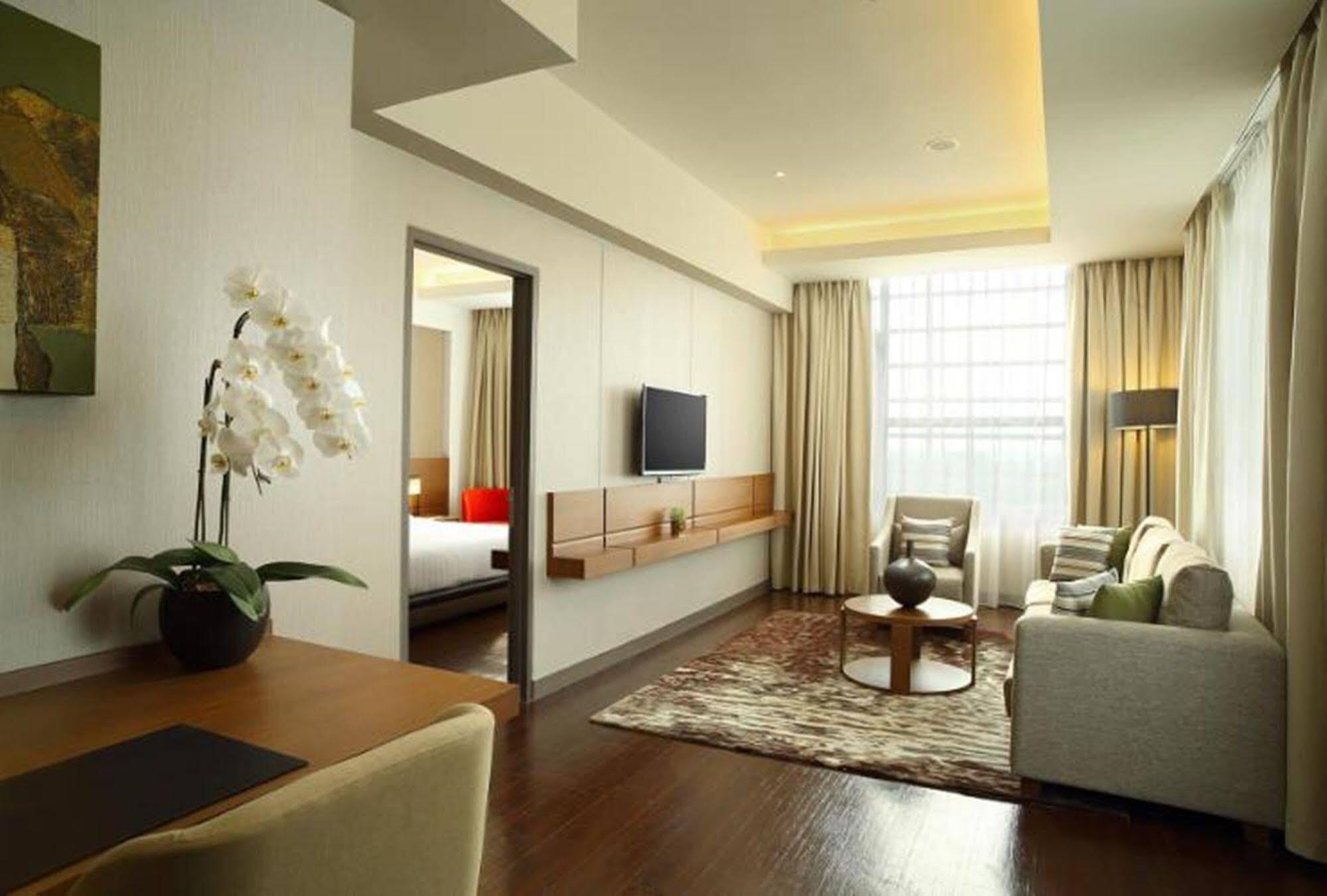 Hotel Santika Premiere Ice - Bsd City Serpong Kültér fotó