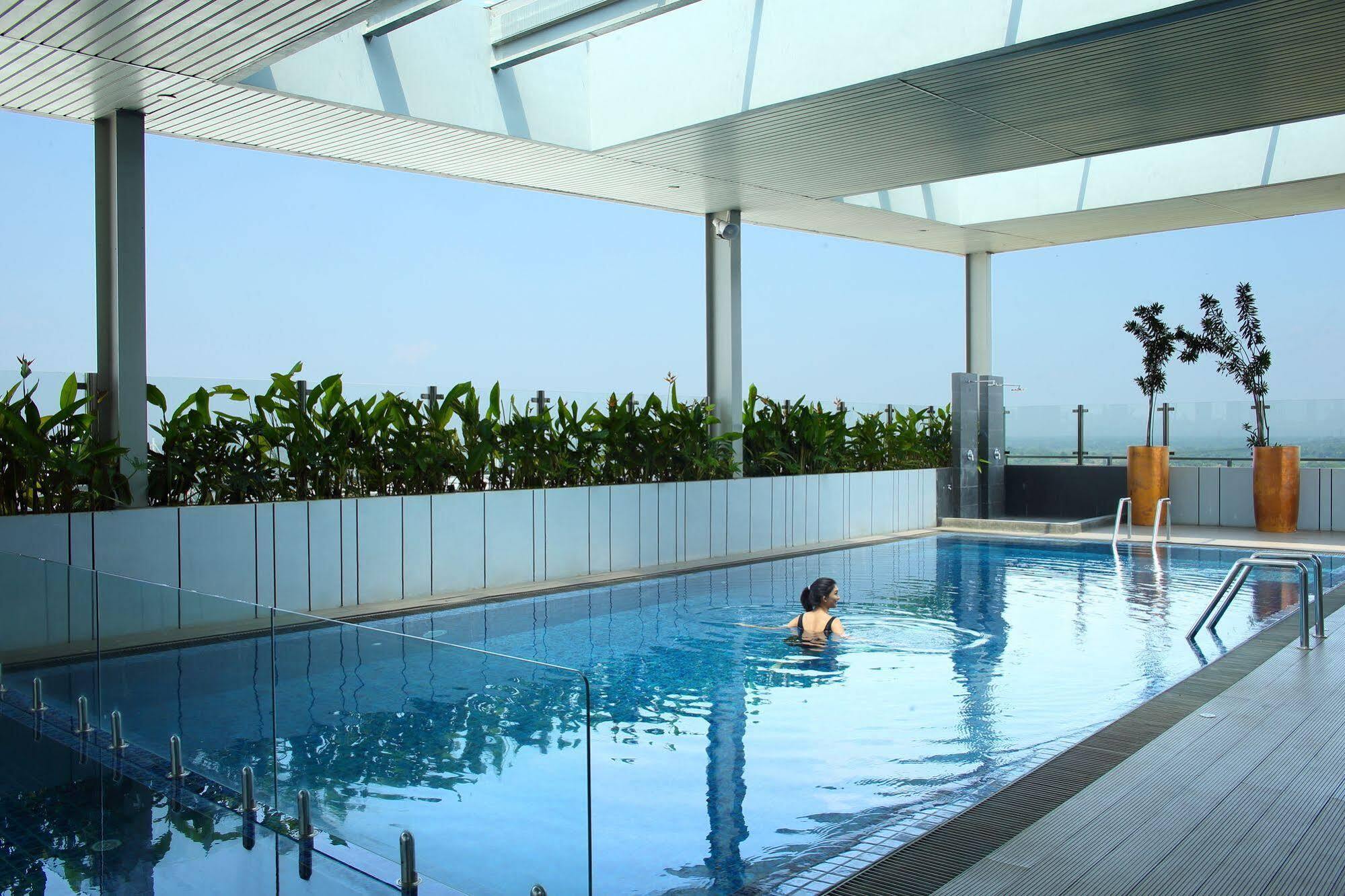 Hotel Santika Premiere Ice - Bsd City Serpong Kültér fotó